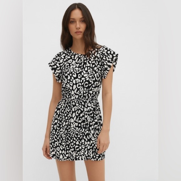 Talula Aritzia Grey & Black Animal Print Flutter Sleeve Dress Size 4 - Picture 15 of 15